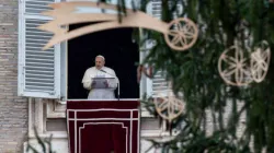 Le pape François prononce son discours lor de l'Angélus sur la place Saint-Pierre. / Vatican Media.