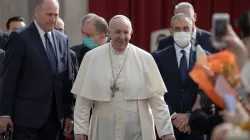 L'audience générale du Pape François dans la cour San Damaso du Palais Apostolique, le 12 mai 2021 / Daniel Ibañez/CNA. / 