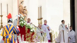 Le pape François célèbre la messe sur la place Saint-Pierre pour Pâques 2022. Daniel Ibanez/CNA / 