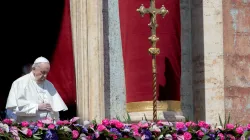 Le pape François donne la bénédiction Urbi et Orbi pour Pâques 2022. Daniel Ibanez/CNA / 