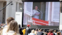 Le pape François a dirigé le "Regina Cæli", le lundi 18 avril 2022, sur la place Saint-Pierre. Daniel Ibáñez | CNA / 