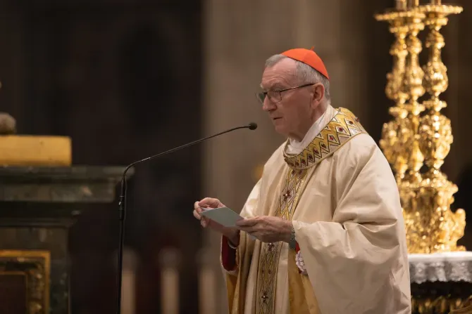 Le cardinal Pietro Parolin célèbre la messe pour la paix en Ukraine dans la basilique Sainte-Marie-Majeure à Rome, le 17 novembre 2022. | Crédit : Daniel Ibáñez / CNA