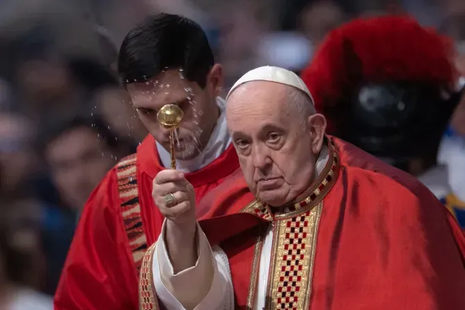 Le pape François préside la messe de Pentecôte dans la basilique Saint-Pierre, le 28 mai 2023. | Daniel Ibáñez/CNA