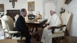 Le chef du Programme alimentaire mondial, David Beasley, rencontre le pape François au Vatican le 28 janvier 2021. / Vatican Media.