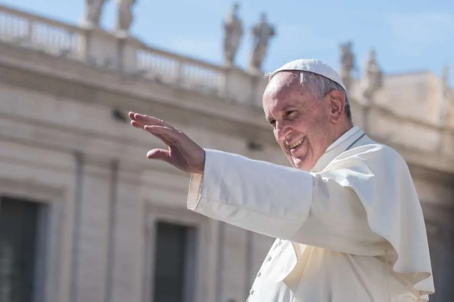 Le pape François, photographié sur la place Saint-Pierre le 22 octobre 2016. Mazur/catholicnews.org.uk.