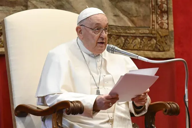 Le pape François prononce un discours devant tous les ambassadeurs du monde au Vatican le 8 janvier 2024. | Crédit : Vatican Media