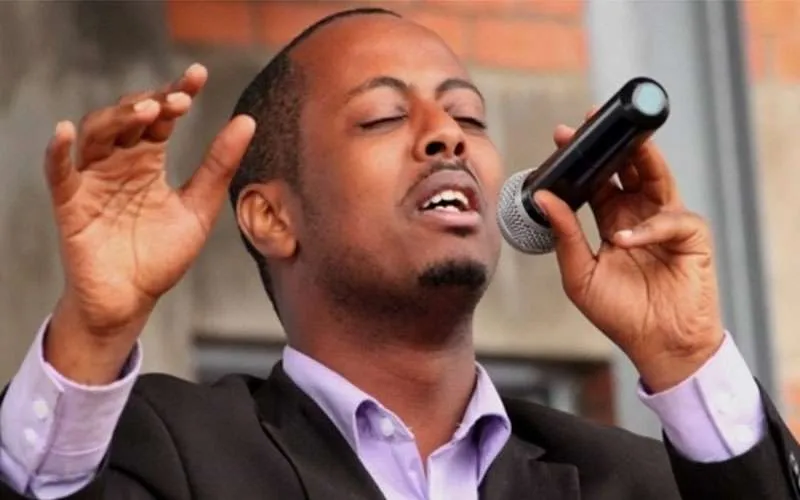 Le chanteur de gospel rwandais, Kizito Mihigo, 38 ans, a été retrouvé mort au poste de police de Remera à Kigali le 17 février 2020. Il a été enterré au cimetière de Rusororo à Kigali le 22 février 2020. Domaine public