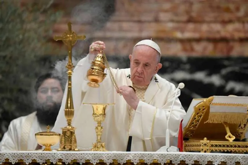 Le pape François offrant la messe dans la basilique Saint-Pierre le 9 avril 2020. Vatican Media/CNA.