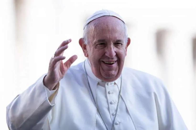 Le Pape François salue les pèlerins sur la place Saint-Pierre, le 27 novembre 2019. Daniel Ibáñez/CNA