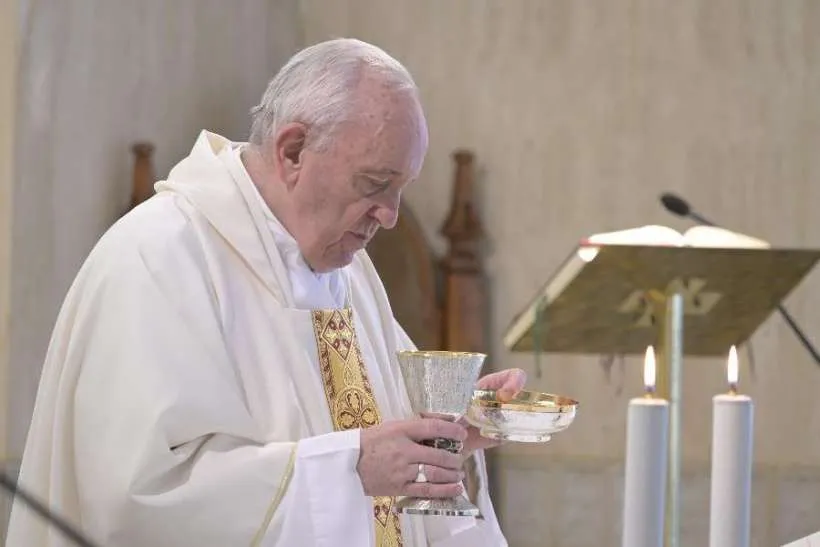 Le Pape François lors de la messe dans la chapelle de la Casa Santa Marta le 8 juillet 2020. Vatican Media.