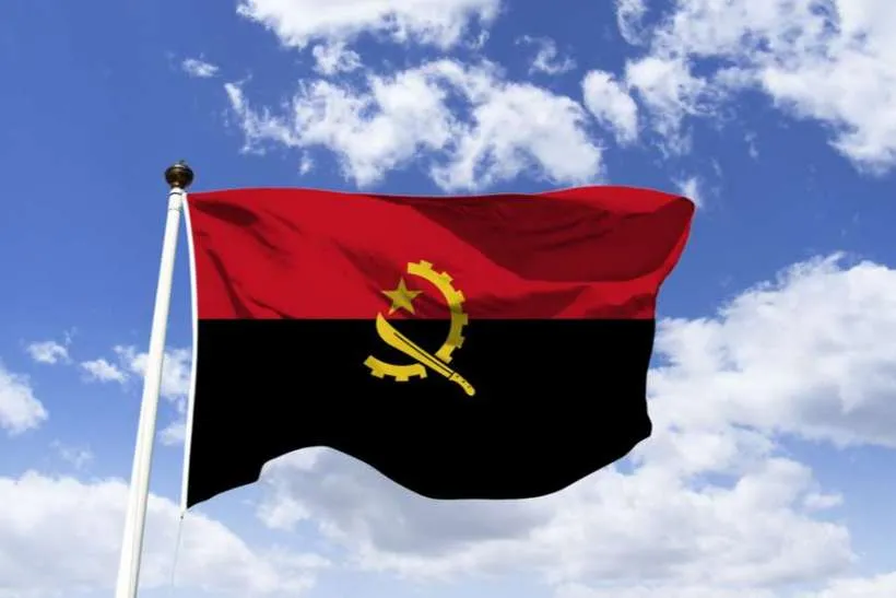 Drapeau de l'Angola. Box Lab / Shutterstock.