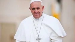 Le pape François sur la place Saint-Pierre le 17 avril 2013. / Mazur/catholicnews.org.uk.