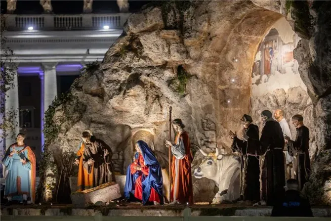 Le Vatican a dévoilé sa crèche annuelle le 9 décembre 2023, rendant ainsi un hommage particulier aux origines de cette tradition bien-aimée à l'occasion de son 800e anniversaire. | Crédit : Crédit : Daniel Ibañez/EWTN