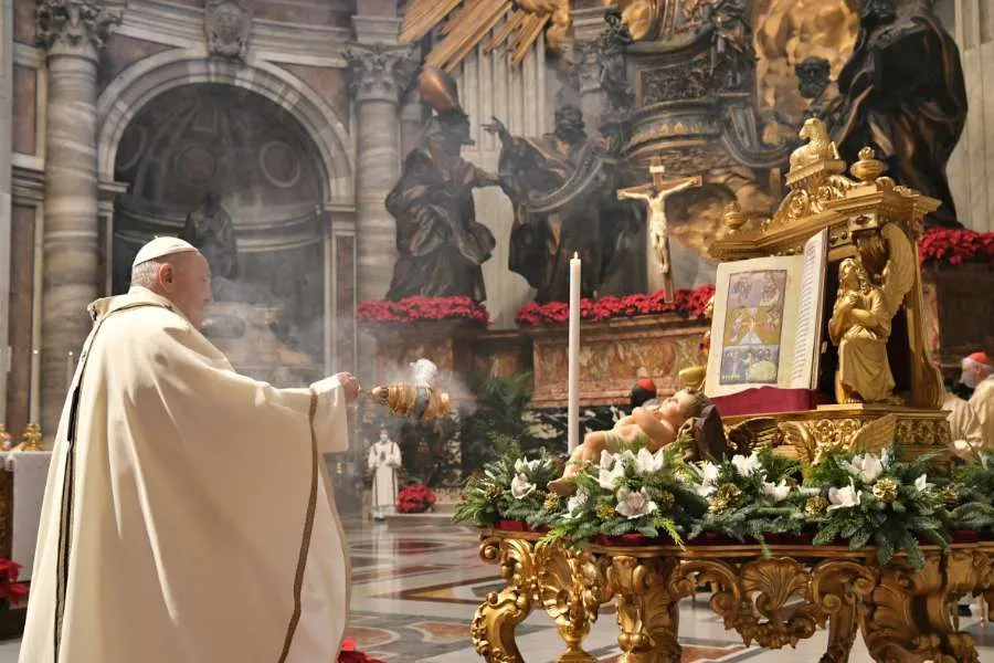 Le pape François célèbre la messe en la solennité de l'Épiphanie du Seigneur dans la basilique Saint-Pierre le 6 janvier 2021. Vatican Media.