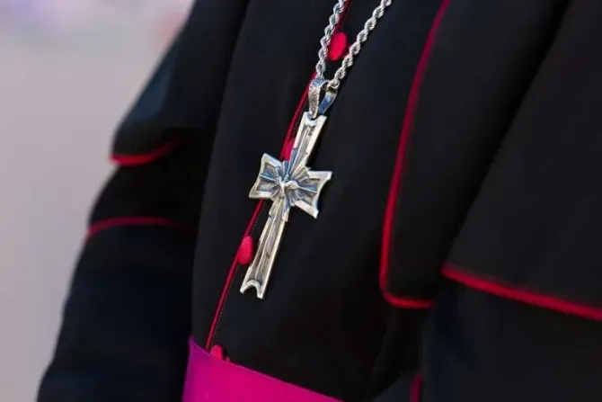 Croix pectorale d'un évêque. | Daniel Ibanez/CNA.