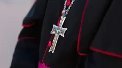 Croix pectorale d'un évêque. | Daniel Ibanez/CNA. / 