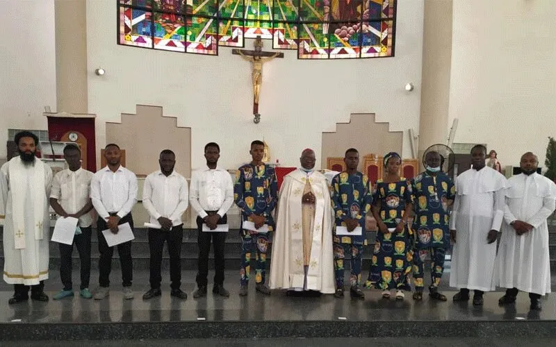 Mgr Ignatius Kaigama avec des responsables de la jeunesse catholique dans l'archidiocèse d'Abuja. Archidiocèse d'Abuja/Page Facebook