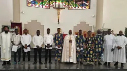 Mgr Ignatius Kaigama avec des responsables de la jeunesse catholique dans l'archidiocèse d'Abuja. / Archidiocèse d'Abuja/Page Facebook