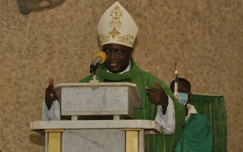 Mgr Ignatius Kaigama s'exprimant lors de la messe à la paroisse Christ the King dans l'archidiocèse d'Abuja au Nigeria. Mgr Ignatius Kaigama/Facebook Page.