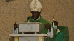 Mgr Ignatius Kaigama s'exprimant lors de la messe à la paroisse Christ the King dans l'archidiocèse d'Abuja au Nigeria. / Mgr Ignatius Kaigama/Facebook Page.