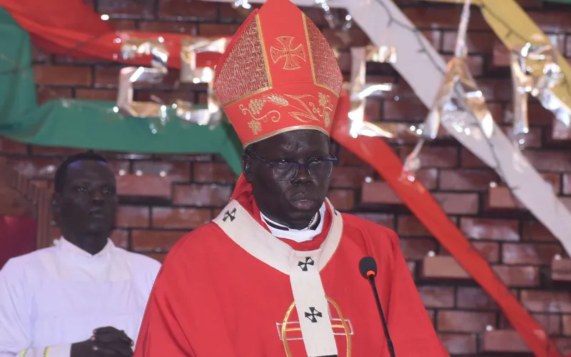 Mgr Stephen Ameyu Martin pendant la messe de requiem du mardi 3 janvier pour le Pape émérite Benoît XVI. Crédit : ACI Afrique