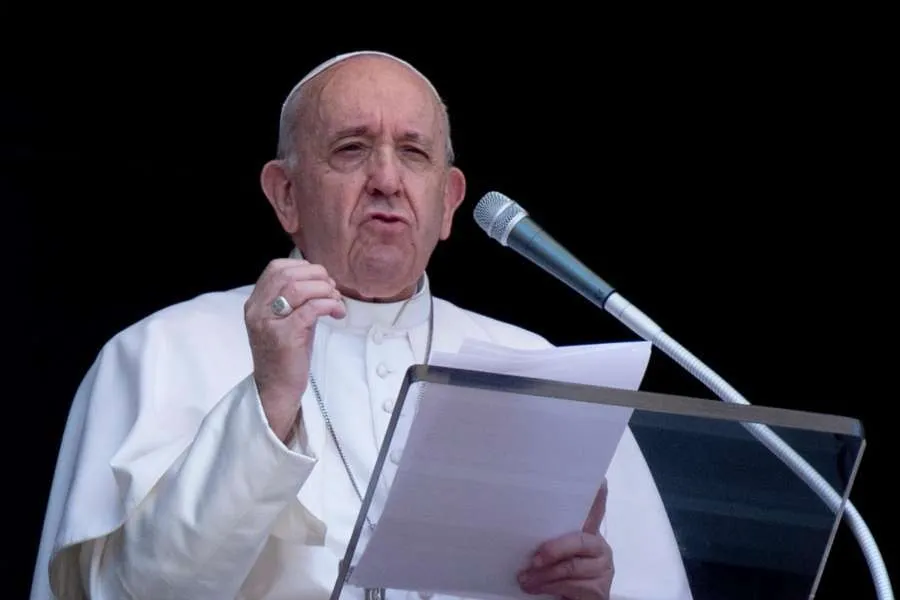 Le Pape François prononce son discours de l'Angélus le 9 août 2020. Vatican Media/CNA.