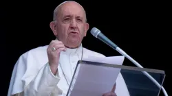 Le Pape François prononce son discours de l'Angélus le 9 août 2020. / Vatican Media/CNA.