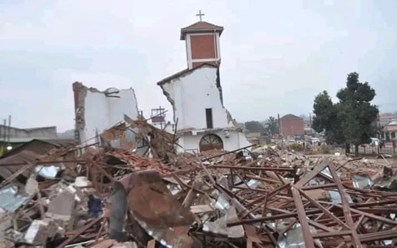 L'église anglicane Saint-Pierre, située à Ndeeba, au sud de Kampala démolie dans la nuit du dimanche 9 août, à la suite d'un long conflit sur la propriété foncière. Domaine public