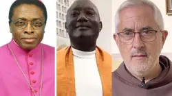 Mgr Denis Chidi Isizoh (à gauche), Mgr. Bob John Hassan Koroma (au centre) et Mgr. Emilio Rocha Grande (à droite). / 