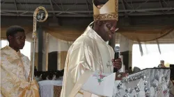 Mgr Igantius Kaigama s'adressant à l'assemblée lors de son installation le 5 décembre à la cathédrale des Douze Apôtres, Abuja. / Domaine Public