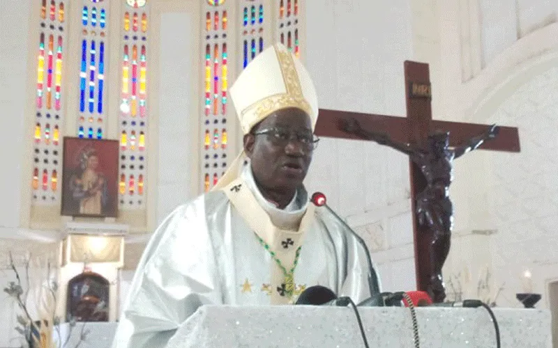 Mgr Vincent Coulibaly, archevêque de l'archidiocèse de Conakry, pendant la messe à la cathédrale Sainte-Marie, le samedi 15 août. Domaine public