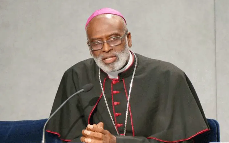 Mgr Charles Palmer-Buckle, archevêque de Cape Coast au Ghana. Domaine public