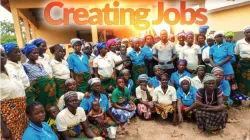 Formal/informal
Quelques-uns des bénéficiaires des projets entrepreneuriaux des anciens de l'ASEC en Afrique. / African Sisters Education Collaborative (ASEC)