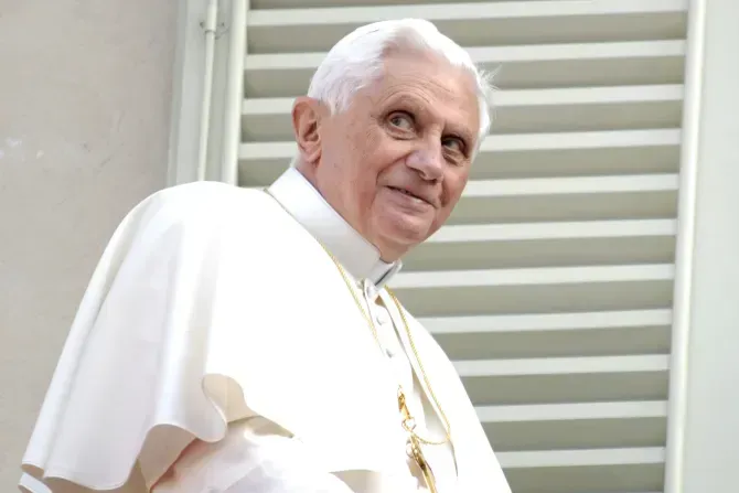Le pape Benoît XVI le 21 avril 2007 à Vigevano, en Italie.