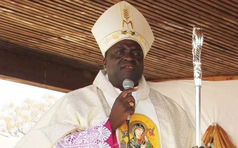 Mgr Raymond Tapiwa Mupandasekwa, évêque du diocèse de Chinhoyi au Zimbabwe, qui est en isolement après avoir été testé positif au COVID-19. Photo de courtoisie