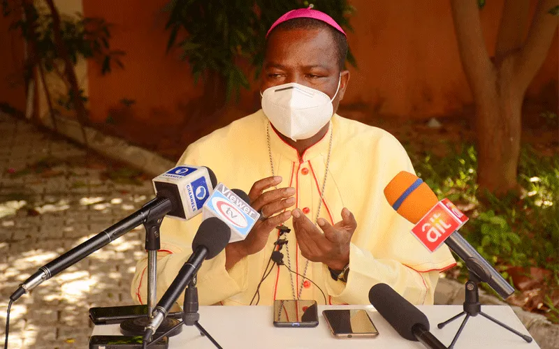 Mgr Stephen Dami Mamza a été certifié guérit du COVID-19. Il a été testé positif pour le virus mortel le 23 août. Diocèse de Yola