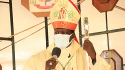 Mgr Joseph Obanyi lors de la célébration eucharistique de la Journée mondiale de la communication à la cathédrale St-Joseph du diocèse de Kakamega. / 