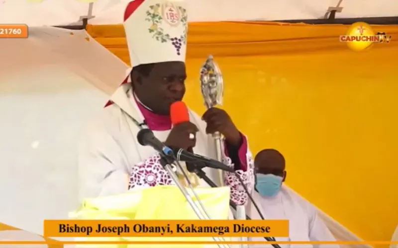 Capture d'écran de Mgr Joseph Obanyi du diocèse de Kakamega au Kenya sur Capuchin TV.