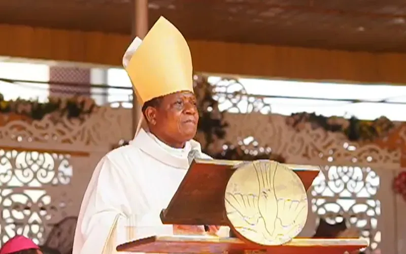 Mgr Godfrey Onah du diocèse de Nsukka au Nigeria. / 
