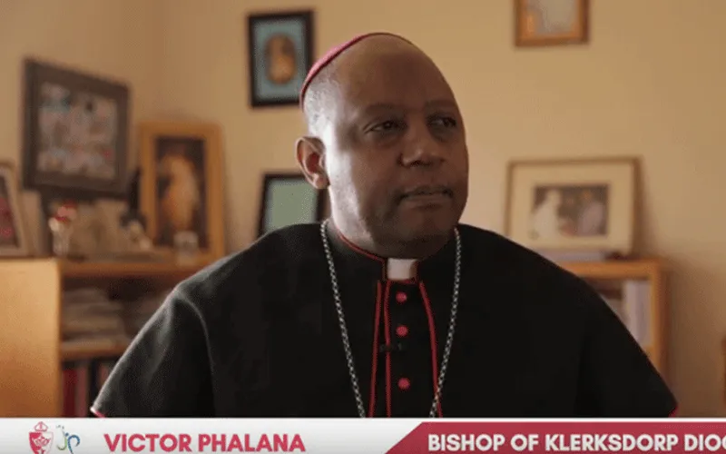 Mgr Victor Phalana, évêque du diocèse de Klerksdorp en Afrique du Sud. Domaine public