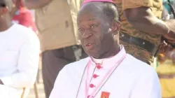 Mgr Lucas Kalfa Sanou, évêque du diocèse de Banfora au Burkina Faso, qui était parmi d'autres citoyens de cette nation d'Afrique de l'Ouest,  décerné le Prix présidentiel jeudi 10 décembre. / Page Facebook du diocèse de Banfora.
