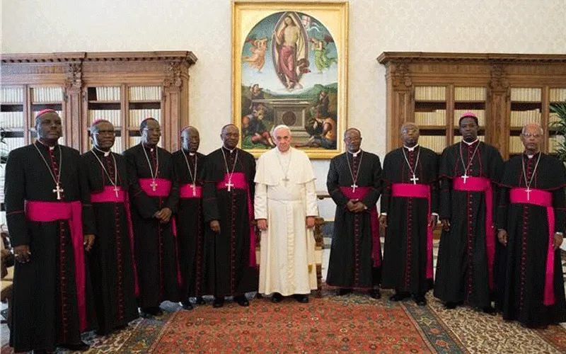 Les évêques du Burundi avec le pape François lors de leur visite ad limina à Rome en 2018. Domaine public