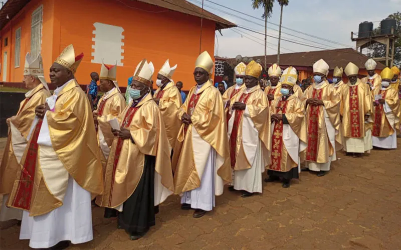 Les membres de la Conférence épiscopale du Cameroun lors de la messe d'ouverture de leur 44e séminaire annuel dans le diocèse de Bafang. / ACI Afrique