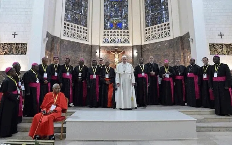 Les membres de la Conférence épiscopale du Mozambique (CEM) avec le Pape François lors de la visite apostolique en septembre 2019. Domaine public