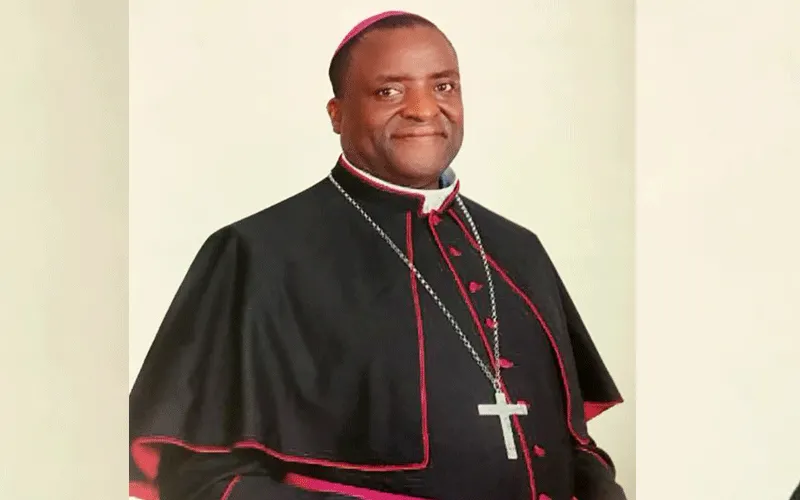 Mgr Raymond Tapiwa Mupandasekwa, évêque du diocèse de Chinhoyi au Zimbabwe. Domaine public