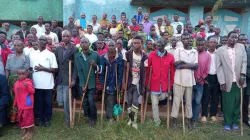 Quelques personnes handicapées à la paroisse salésienne de Rukago, au Burundi. / Missions salésiennes