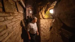 Les délégués du Synode de la synodalité visitent les catacombes de Saint Sébastien. Rome, Italie, 13 octobre 2023. | Crédit : Daniel Ibanez / 