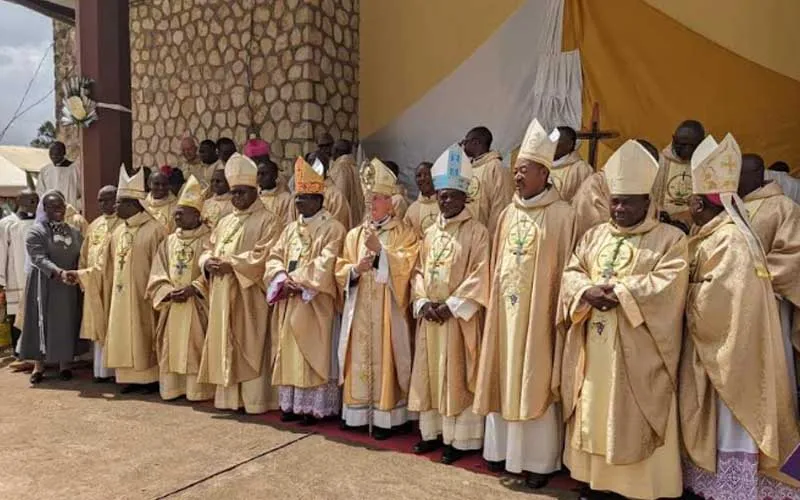 Quelques évêques catholiques du Cameroun lors de la célébration du jubilé d'or du Grand Séminaire Saint-Thomas d'Aquin de Bambui (STAMS), le 1er décembre 2023. Crédit : Archidiocèse de Bamenda