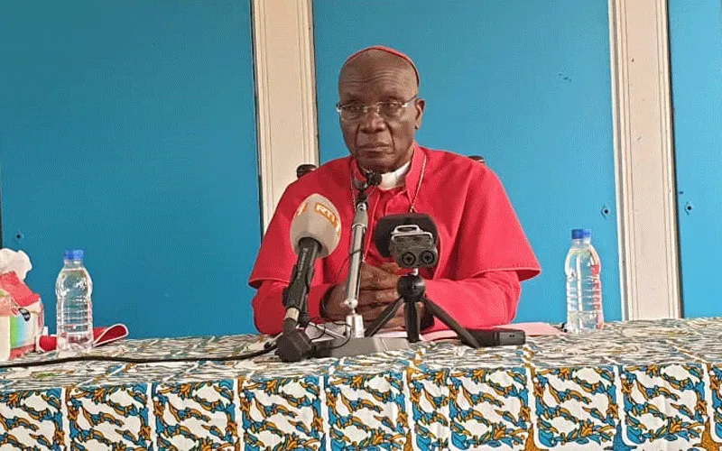 Jean Pierre Cardinal Kutwa, archevêque d'Abidjan lors de la conférence de presse du 31 août dans la capitale économique de la Côte d'Ivoire, Abidjan. Domaine public