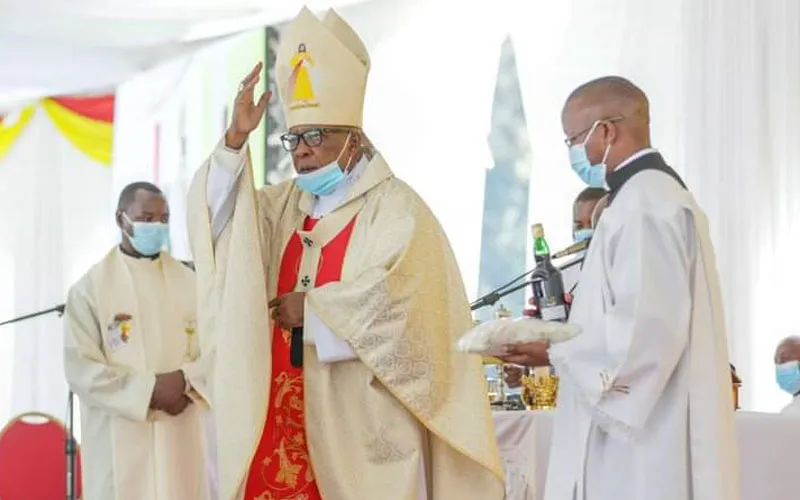 Le cardinal John Njue lors de la célébration de sa messe d'action de grâce à l'école St. Mary's dans l'archidiocèse de Nairobi. Archidiocèse de Nairobi (ADN)